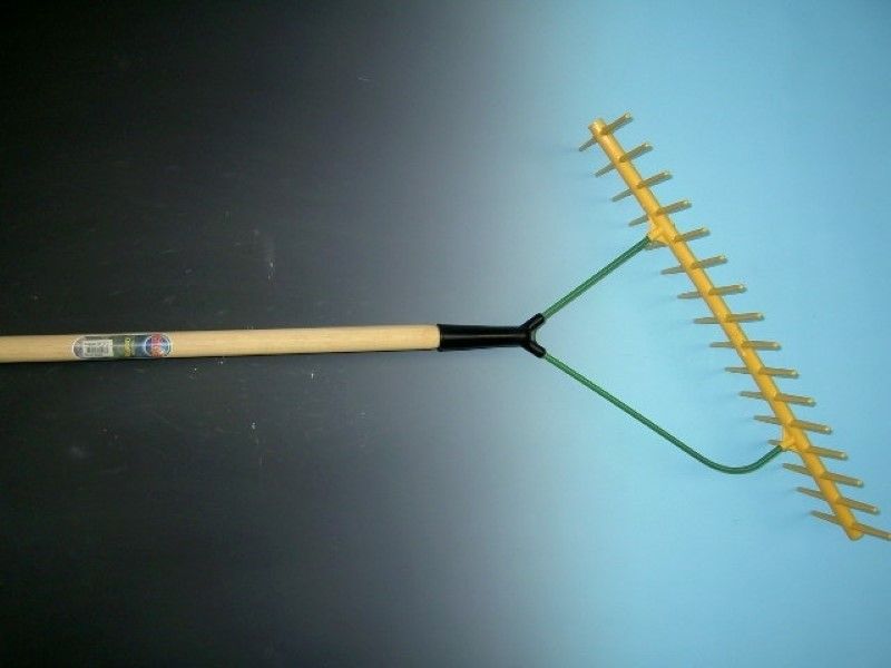 Hooihark kunststof schuin model 16 tands dubbel met steel 160cm